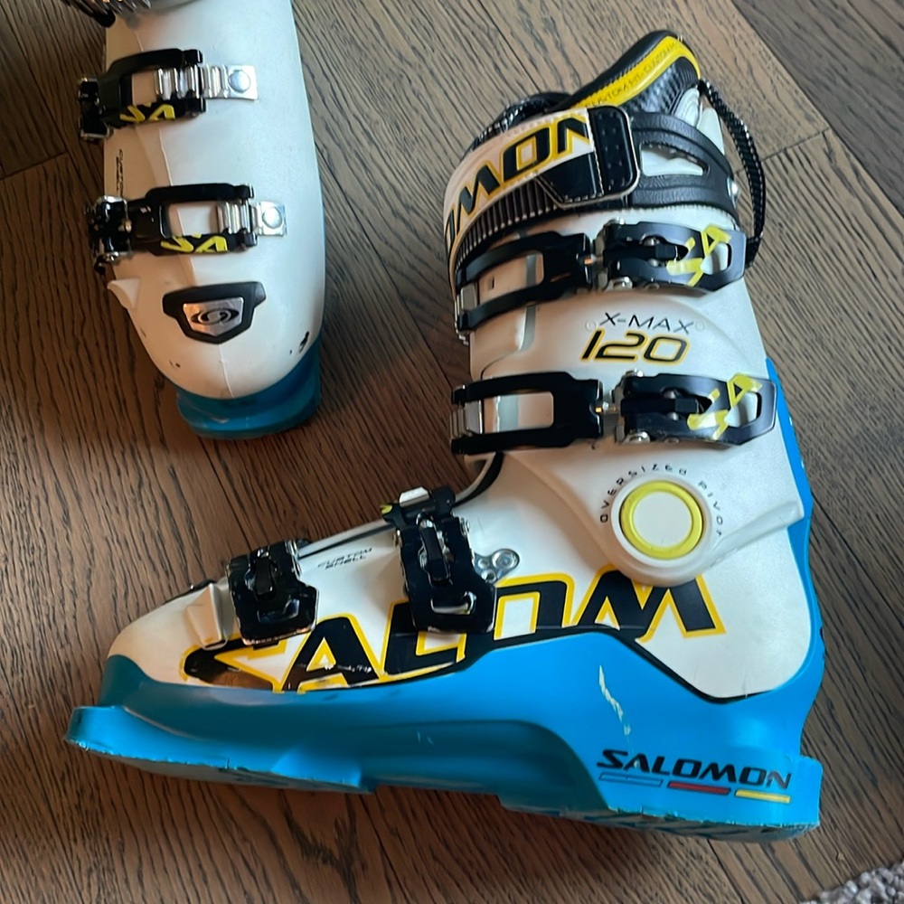 Salomon ski boots